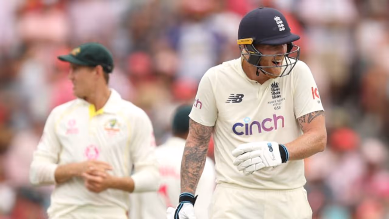 Ashes : പന്ത് സ്റ്റംപില് തട്ടിയതിന് എല്ബി വിളിച്ച് അംപയര്, ബെയ്ല്സ് വീണുമില്ല; ആഷസില് നാടകീയത വീഡിയോ Ashes : പന്ത് സ്റ്റംപില് തട്ടിയതിന് എല്ബി വിളിച്ച് അംപയര്, ബെയ്ല്സ് വീണുമില്ല; ആഷസില് നാടകീയത വീഡിയോ