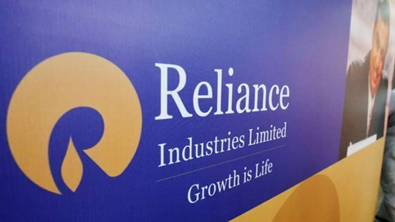 reliance industries share: புதிய சாதனை படைக்கும் ரிலையன்ஸ் இன்டஸ்ட்ரீஸ்: 3 நாட்களில் 10% பங்குவிலை உயர்வு reliance industries share: புதிய சாதனை படைக்கும் ரிலையன்ஸ் இன்டஸ்ட்ரீஸ்: 3 நாட்களில் 10% பங்குவிலை உயர்வு