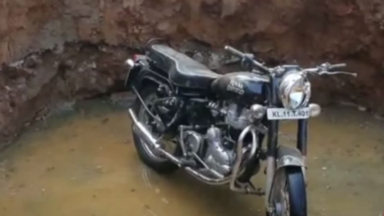 കലുങ്കിലെ കുഴിയിൽ വീണ് യാത്രക്കാരന് പരിക്കേറ്റ സംഭവം: റിപ്പോർട്ട് തള്ളി പൊതുമരാമത്ത് മന്ത്രി കലുങ്കിലെ കുഴിയിൽ വീണ് യാത്രക്കാരന് പരിക്കേറ്റ സംഭവം: റിപ്പോർട്ട് തള്ളി പൊതുമരാമത്ത് മന്ത്രി