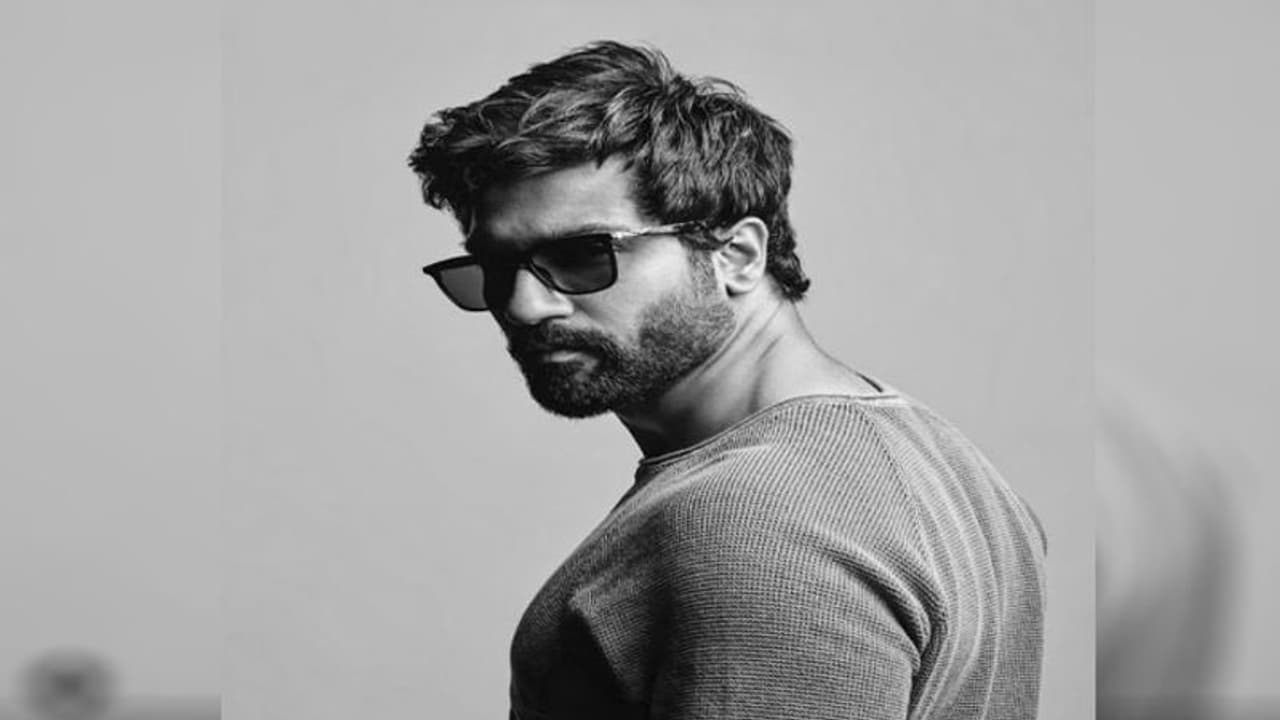 Vicky Kaushal ने डोले शोले में दिखाया अपना नया 'अवतार', फैंस बोले भाई अब सलमान खान को टक्कर देगा Vicky Kaushal ने डोले शोले में दिखाया अपना नया 'अवतार', फैंस बोले भाई अब सलमान खान को टक्कर देगा