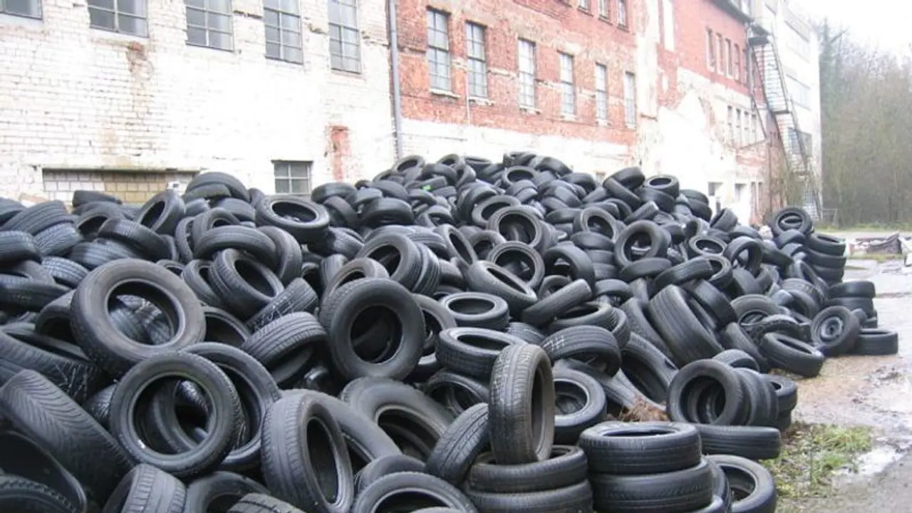 पहले टायरों का रंग काला नहीं बल्कि, इस कलर का होता था, जानिए क्यों किया गया ये बदलाव