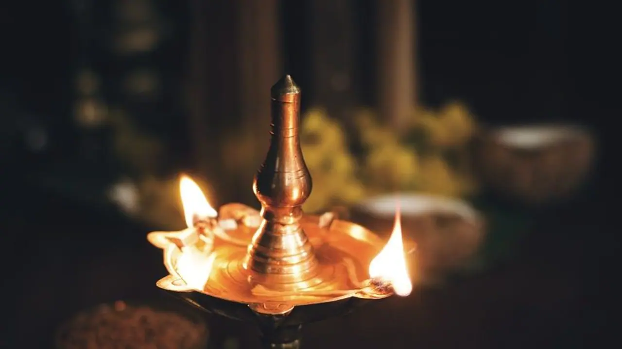 దేవుడికి పూజ చేసేటప్పుడు.. ఈ పొరపాట్లు చేయకూడదు..! దేవుడికి పూజ చేసేటప్పుడు.. ఈ పొరపాట్లు చేయకూడదు..!