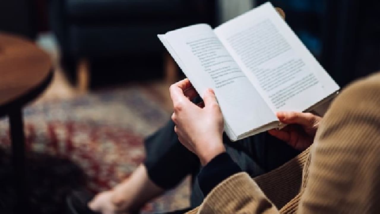 World Reading Day 2022 : വായന മാനസികാരോഗ്യം മെച്ചപ്പെടുത്താൻ സഹായിക്കുമോ?