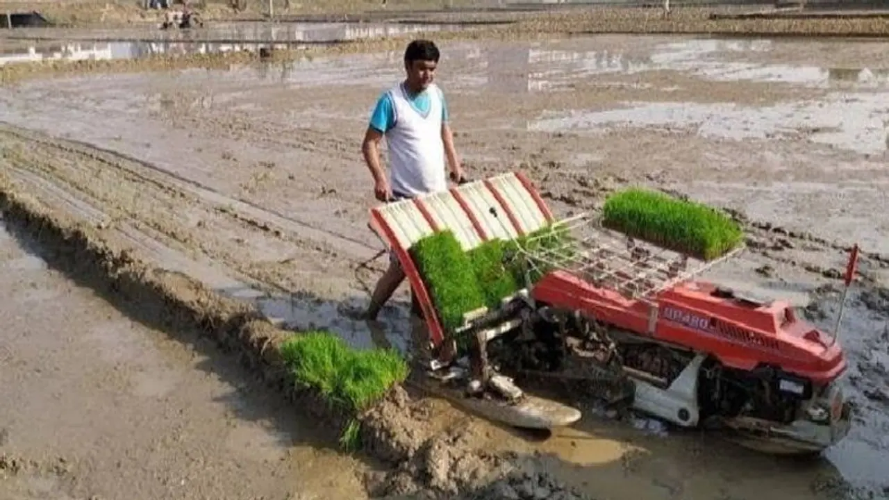 విప్లవాత్మక వ్యవసాయానికి తెరలేపిన మెకానిక్...! విప్లవాత్మక వ్యవసాయానికి తెరలేపిన మెకానిక్...!