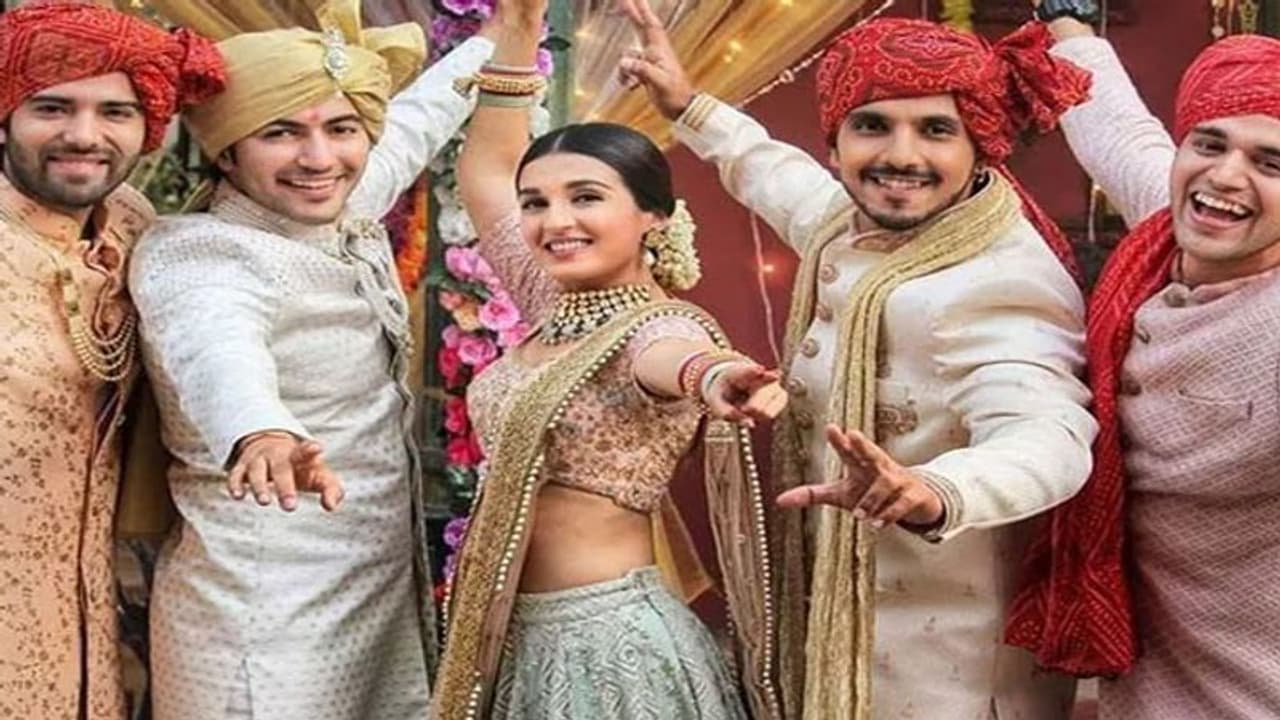 सिमरन बुधरूप और एलिस कौशिक समेत 'पांड्या स्टोर' के 4 लीड स्टार आए कोरोना की चपेट में, रोकनी पड़ी शूटिंग सिमरन बुधरूप और एलिस कौशिक समेत 'पांड्या स्टोर' के 4 लीड स्टार आए कोरोना की चपेट में, रोकनी पड़ी शूटिंग