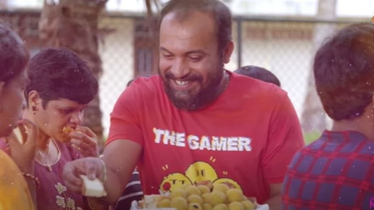 Kallan D'Souza song : 'തനിച്ചാകുമീ'; ഷഹബാസ് അമന്റെ ആലാപനത്തില് 'കള്ളന് ഡിസൂസ'യിലെ ഗാനം Kallan D'Souza song : 'തനിച്ചാകുമീ'; ഷഹബാസ് അമന്റെ ആലാപനത്തില് 'കള്ളന് ഡിസൂസ'യിലെ ഗാനം