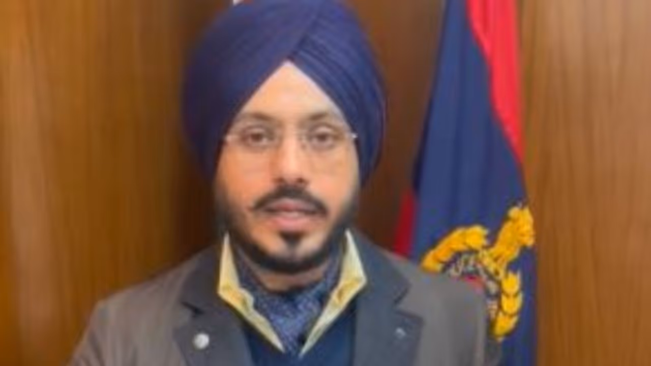 Fake News Alert: খালিস্তানি ফেক ভিডিও কাণ্ডে দায়ের এফআইআর, শুরু তদন্ত Fake News Alert: খালিস্তানি ফেক ভিডিও কাণ্ডে দায়ের এফআইআর, শুরু তদন্ত