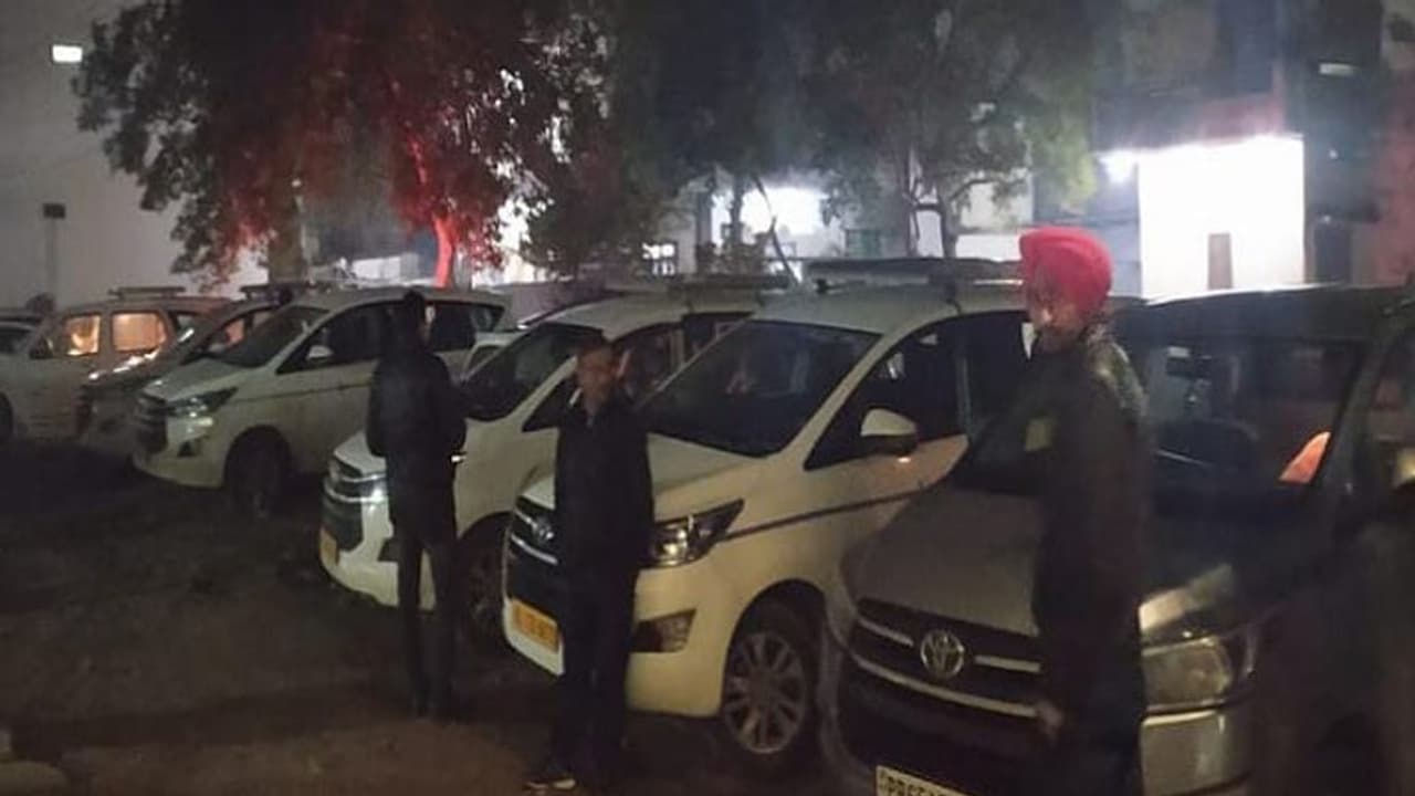 पान मसाला कारोबारी के ठिकानों पर सेंट्रल GST की टीम का छापा, करोड़ों के स्टॉक में हेरफेर का हुआ खुलासा पान मसाला कारोबारी के ठिकानों पर सेंट्रल GST की टीम का छापा, करोड़ों के स्टॉक में हेरफेर का हुआ खुलासा