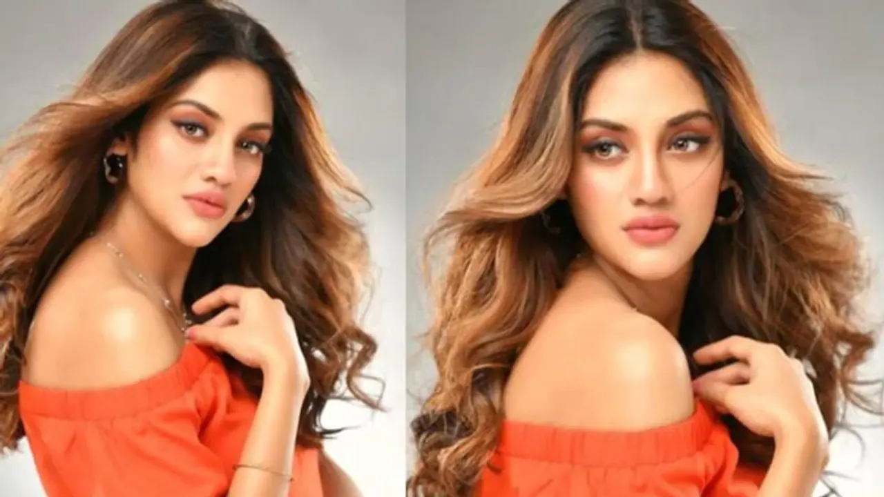 ঠোঁটে কে কামড় দিয়েছে? বেলুনের মতো ফুলতেই নুসরতকে 'বিষাক্ত' বলে কটাক্ষ নেটিজেনদের ঠোঁটে কে কামড় দিয়েছে? বেলুনের মতো ফুলতেই নুসরতকে 'বিষাক্ত' বলে কটাক্ষ নেটিজেনদের