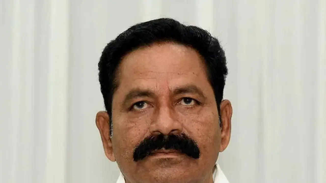 టీడీపీకి సహకరిస్తే నల్లుల్లా నలుపేస్తా.. మరోసారి వివాదాస్పద వ్యాఖ్యలు చేసిన వైసీపీ ఎమ్మెల్యే బొల్లా.. టీడీపీకి సహకరిస్తే నల్లుల్లా నలుపేస్తా.. మరోసారి వివాదాస్పద వ్యాఖ్యలు చేసిన వైసీపీ ఎమ్మెల్యే బొల్లా..