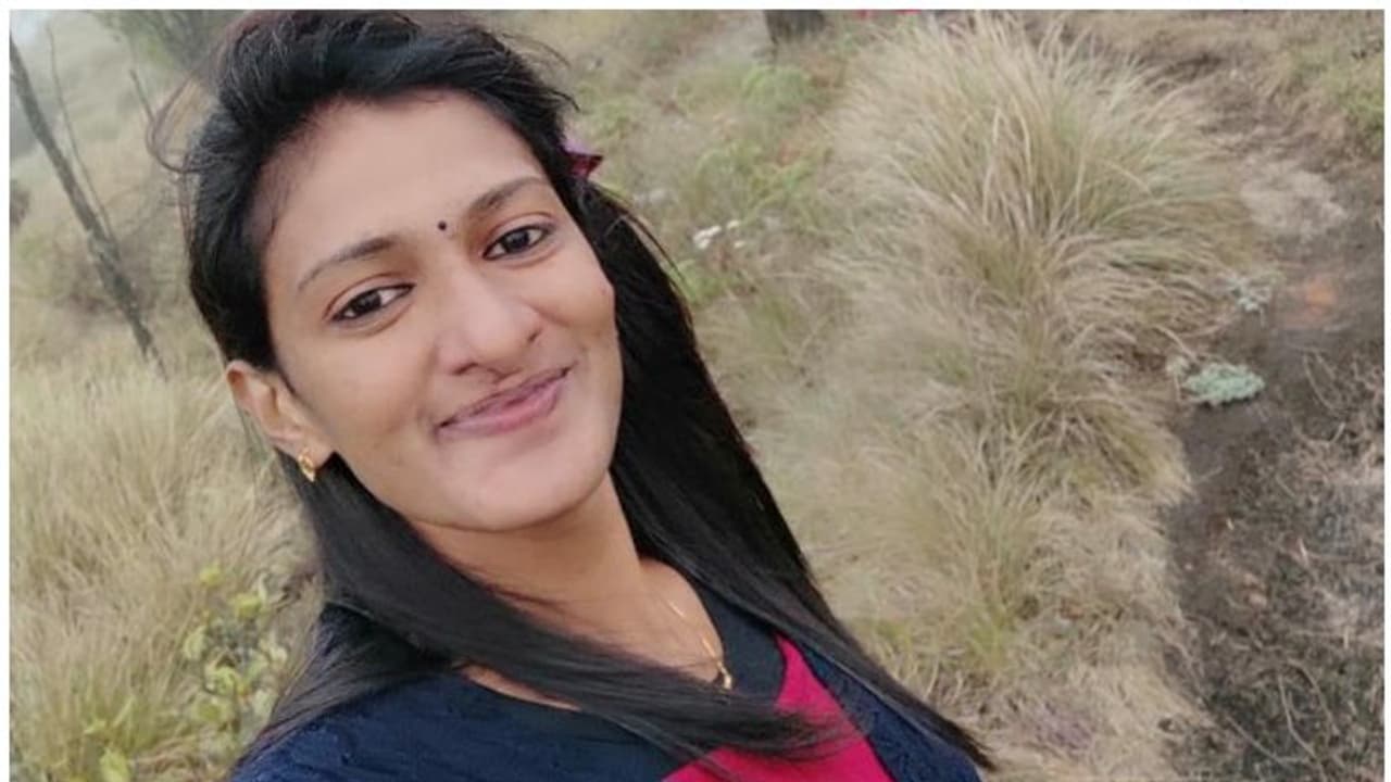 ന്യൂഇയറിന് തലേന്ന് യുവതി ആത്മഹത്യ ചെയ്ത സംഭവം; വിവാഹ വാഗ്ദാനം നൽകി വഞ്ചിച്ച കേസില് പൊലീസുകാരന് സസ്പെന്ഷന് ന്യൂഇയറിന് തലേന്ന് യുവതി ആത്മഹത്യ ചെയ്ത സംഭവം; വിവാഹ വാഗ്ദാനം നൽകി വഞ്ചിച്ച കേസില് പൊലീസുകാരന് സസ്പെന്ഷന്