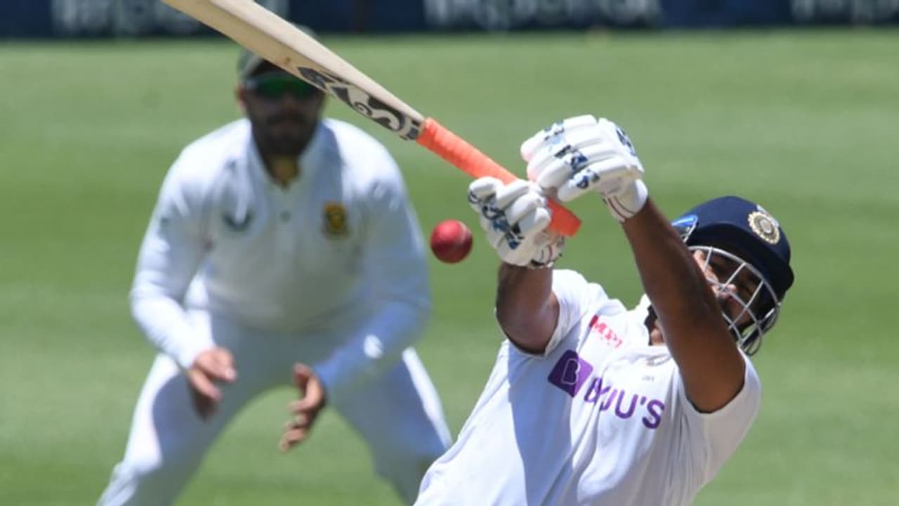 SA vs IND : ഇങ്ങനെ ബാറ്റ് ചെയ്യരുത്, റിഷഭ് പന്തിനെ കേപ് ടൗണില് കളിപ്പിക്കേണ്ട; ആഞ്ഞടിച്ച് മദന് ലാല് SA vs IND : ഇങ്ങനെ ബാറ്റ് ചെയ്യരുത്, റിഷഭ് പന്തിനെ കേപ് ടൗണില് കളിപ്പിക്കേണ്ട; ആഞ്ഞടിച്ച് മദന് ലാല്