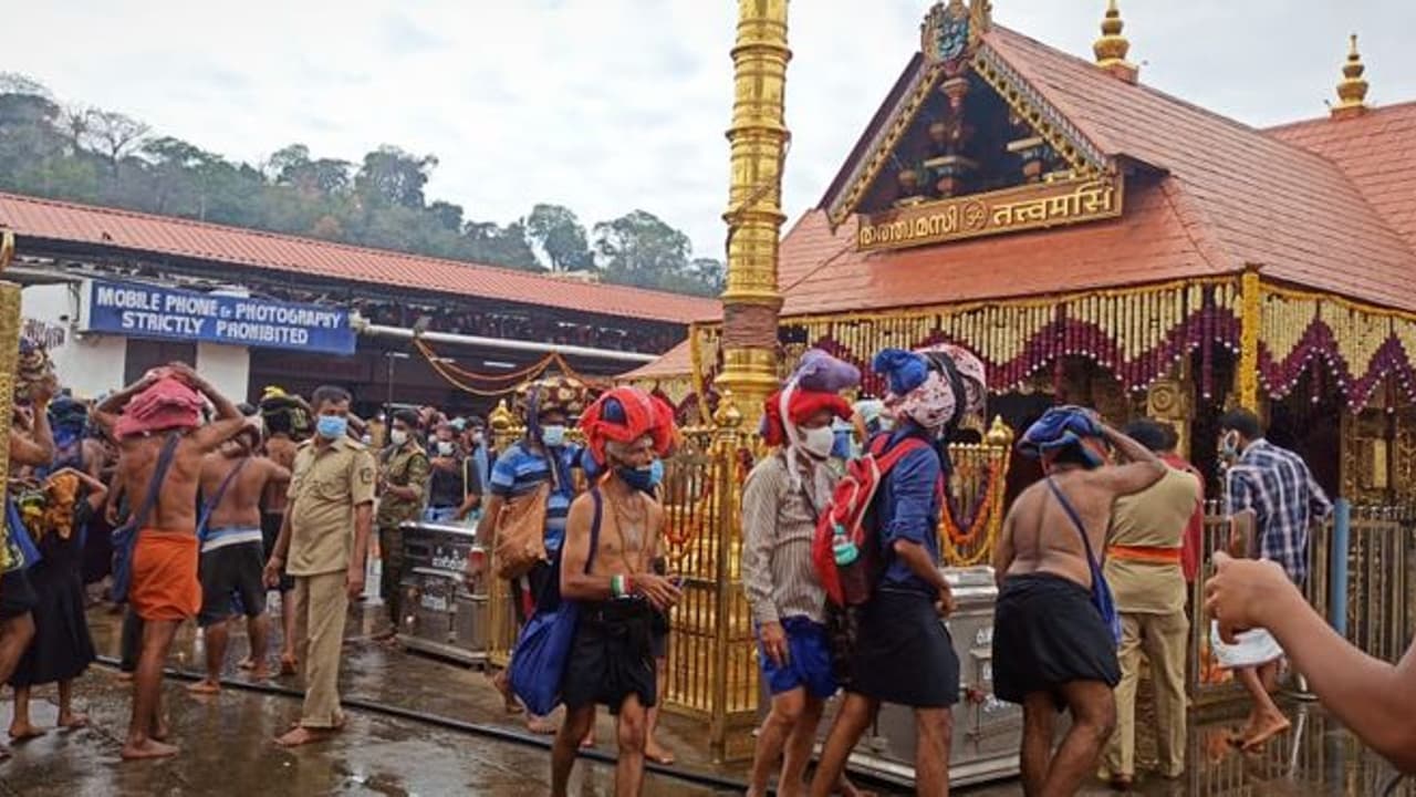 ശബരിമല ശ്രീകോവിലിന്റെ ചോർച്ച; നാളെ പ്രാഥമിക പരിശോധന 