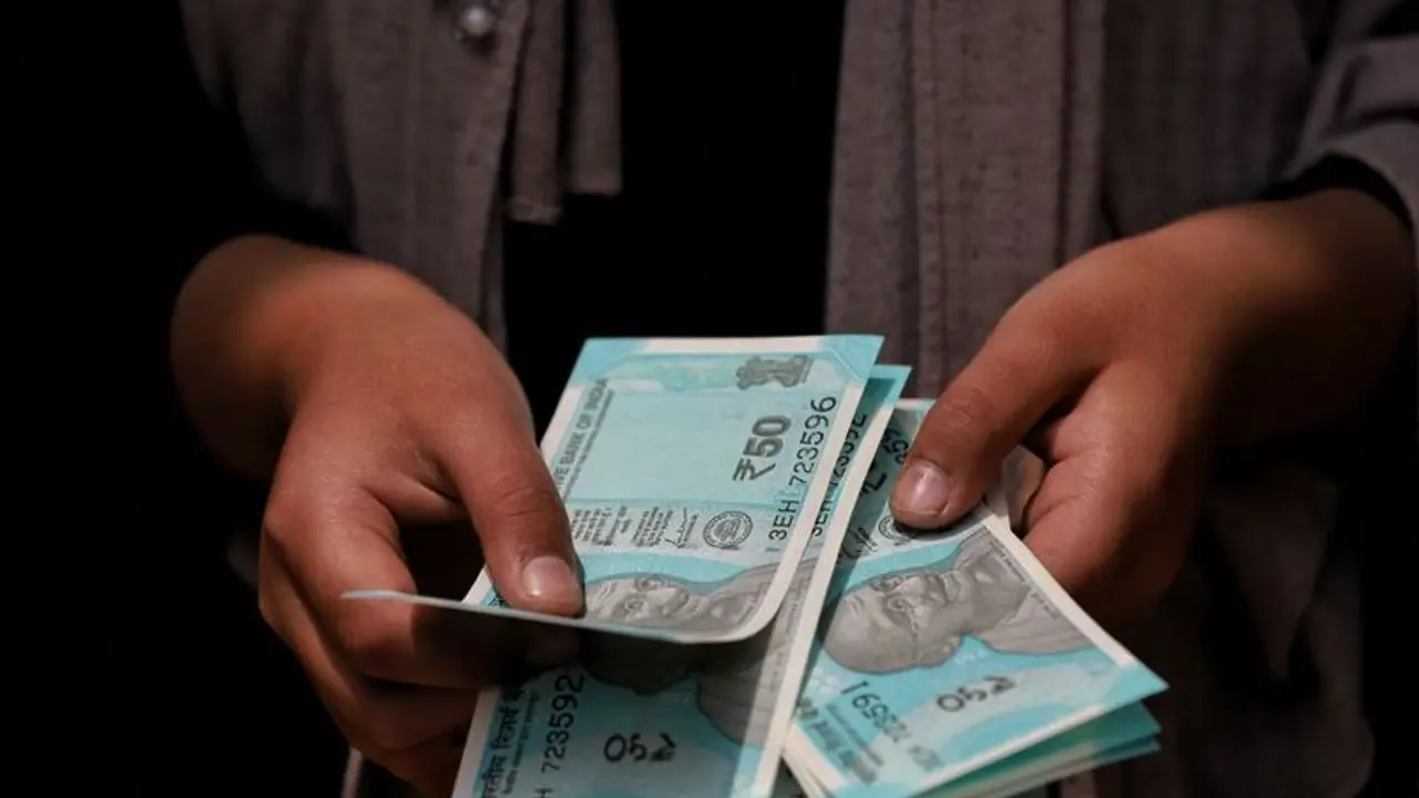 ആധാര്‍ നമ്പര്‍ പിശകിനെ തുടര്‍ന്ന് അക്കൌണ്ടിലെത്തിയ പണം തിരികെ നല്‍കിയില്ല, ബീഡി തൊഴിലാളി അറസ്റ്റില്‍