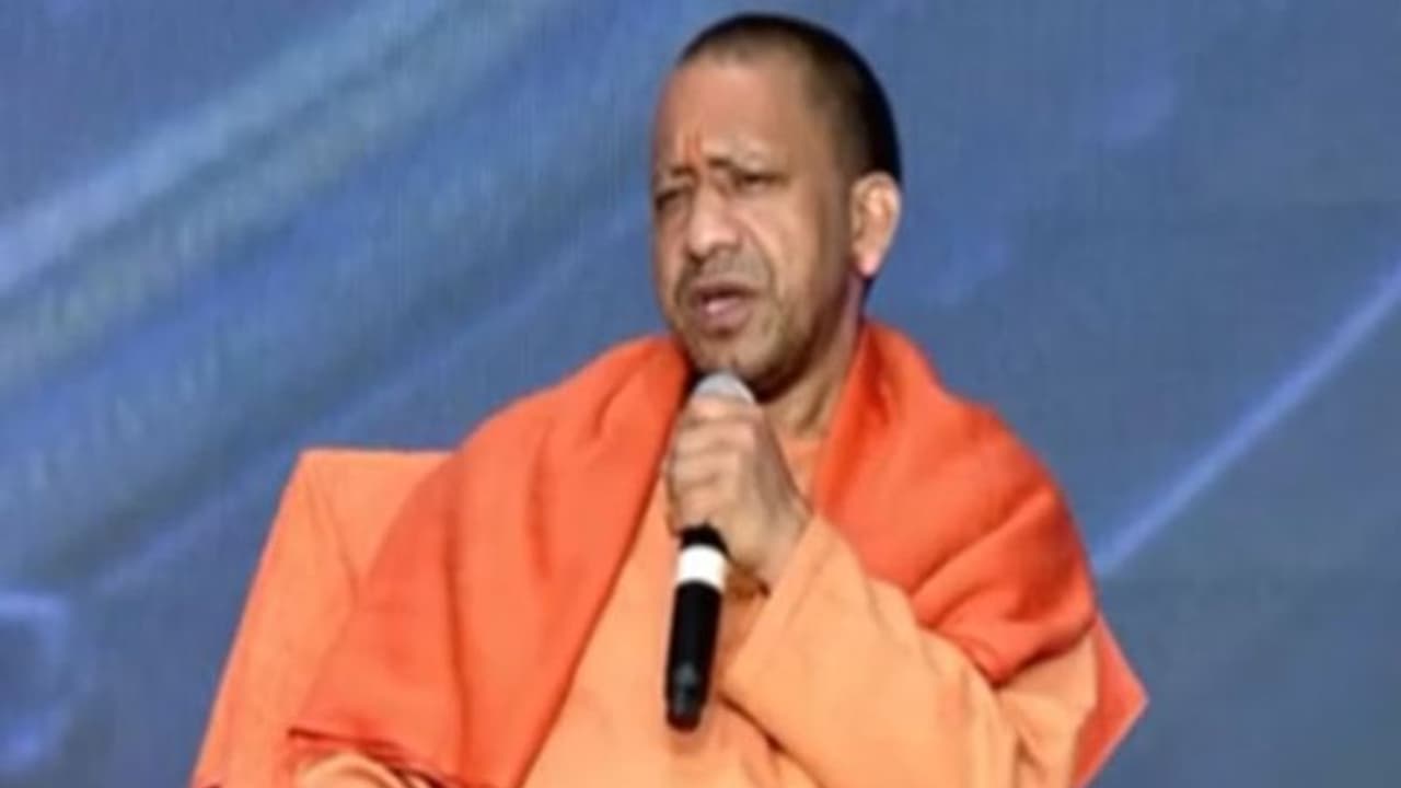 UP की सियासत में बढ़ी सरगर्मी, CM योगी ने कहा हिंदुत्व नहीं हो सकता कभी कट्टरवादी UP की सियासत में बढ़ी सरगर्मी, CM योगी ने कहा हिंदुत्व नहीं हो सकता कभी कट्टरवादी