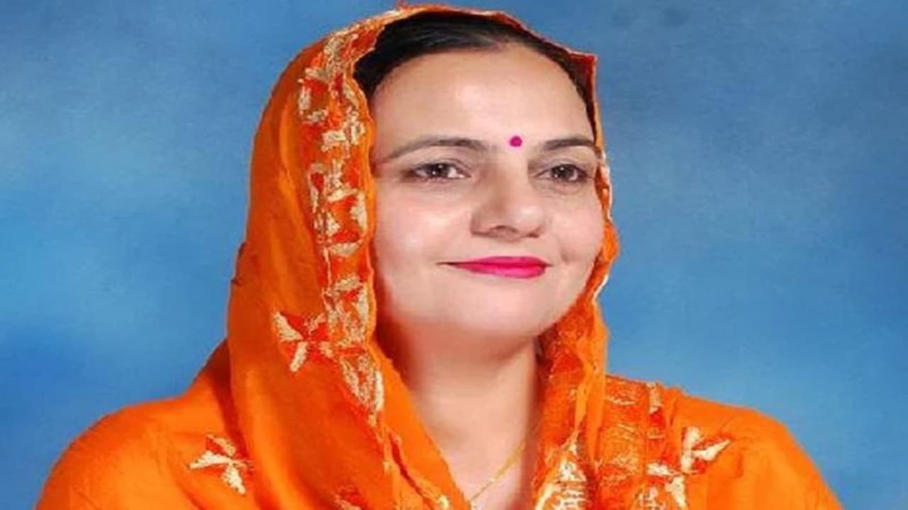 Chandigarh Mayor Election: बीजेपी ने जीती चंडीगढ़ मेयर की कुर्सी, बड़ा उलटफेर करते हुए सरबजीत कौर बनीं महापौर Chandigarh Mayor Election: बीजेपी ने जीती चंडीगढ़ मेयर की कुर्सी, बड़ा उलटफेर करते हुए सरबजीत कौर बनीं महापौर