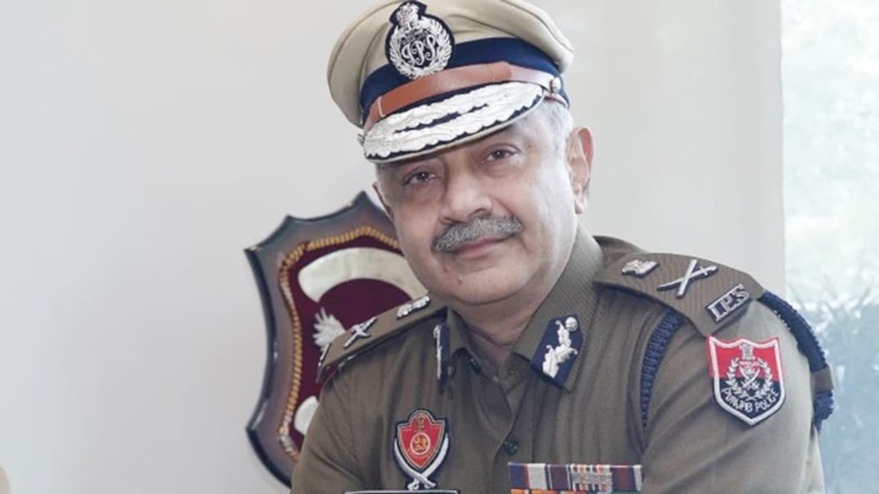 चुनाव के ऐलान से ठीक पहले चन्नी सरकार का बड़ा फैसला, पंजाब के DGP को हटाया..इस अफसर को दी कमान..जानिए मायने चुनाव के ऐलान से ठीक पहले चन्नी सरकार का बड़ा फैसला, पंजाब के DGP को हटाया..इस अफसर को दी कमान..जानिए मायने