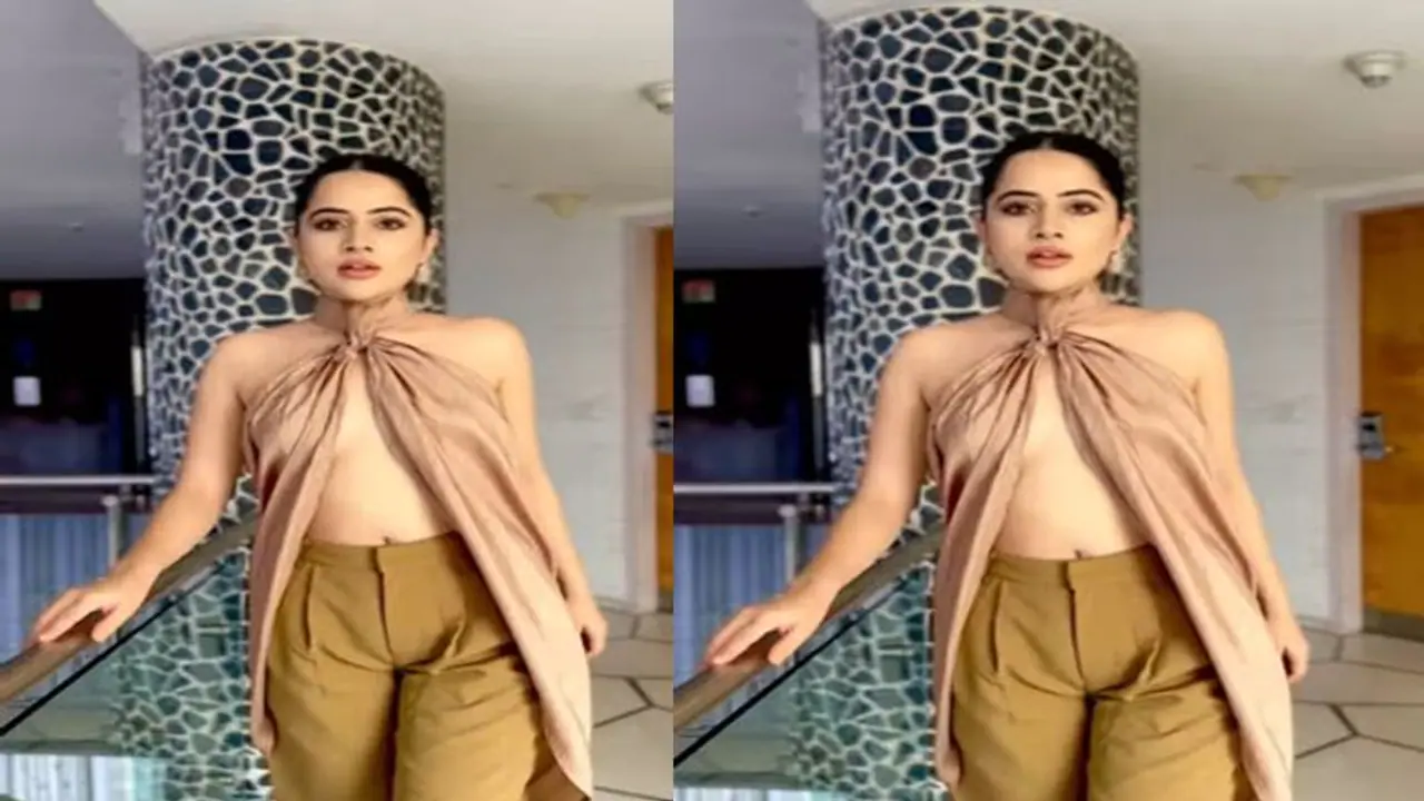 Urfi javed ने दुपट्टा बांध दिखाया हुस्न का जलवा, फैंस बोले जानें किसके घर से पर्दा चुरा कर पहन लिया Urfi javed ने दुपट्टा बांध दिखाया हुस्न का जलवा, फैंस बोले जानें किसके घर से पर्दा चुरा कर पहन लिया