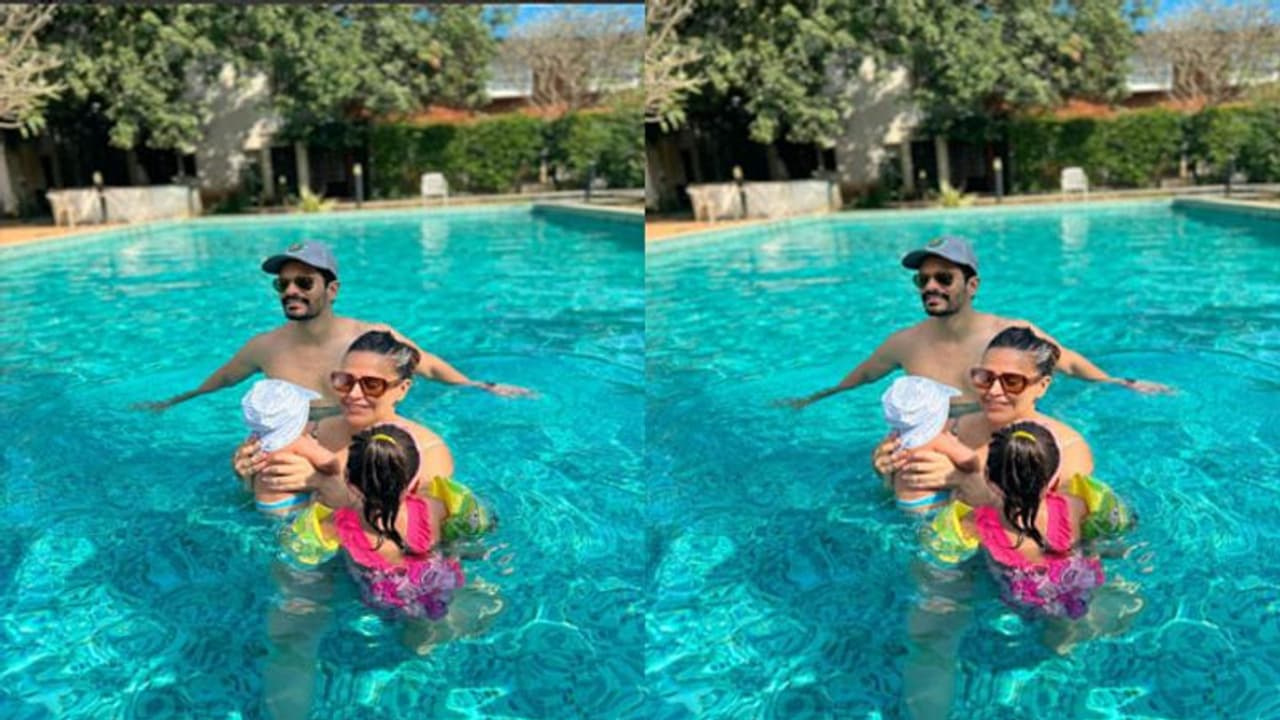 Neha Dupia ने फैमिली के साथ की पूल में मस्ती, बेटे का नाम जान फैंस ने लुटाया खूब प्यार Neha Dupia ने फैमिली के साथ की पूल में मस्ती, बेटे का नाम जान फैंस ने लुटाया खूब प्यार
