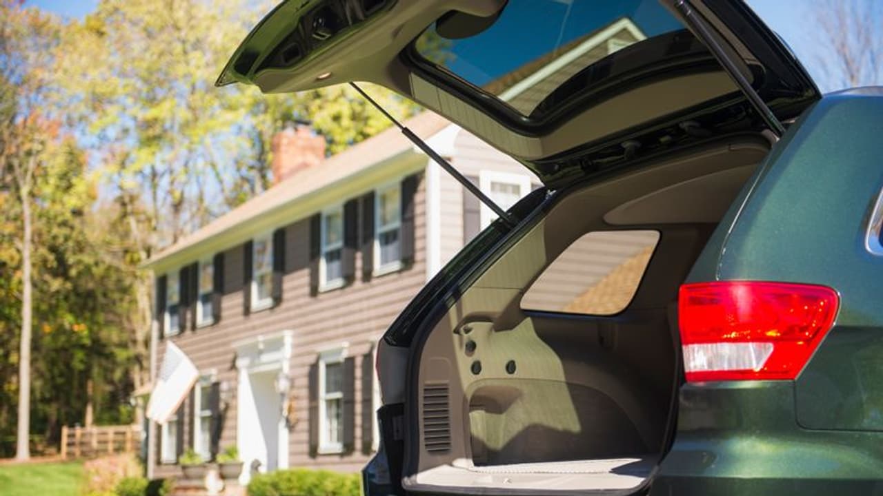 Covid : പോസിറ്റീവായ മകനെ കാറിന്റെ ഡിക്കിയിലടച്ച് പരിശോധനക്കെത്തി, ശാസ്ത്രാധ്യാപിക അറസ്റ്റില്‍