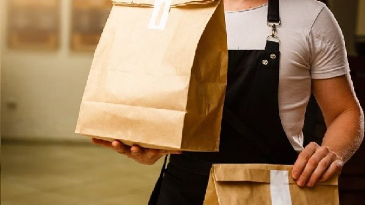 లాంగెస్ట్ ఫుడ్ డెలివరీ.. నాలుగు ఖండాలు దాటి సింగపూర్ నుంచి అంటార్కిటికాకు వెళ్లిన మహిళ (వీడియో) లాంగెస్ట్ ఫుడ్ డెలివరీ.. నాలుగు ఖండాలు దాటి సింగపూర్ నుంచి అంటార్కిటికాకు వెళ్లిన మహిళ (వీడియో)