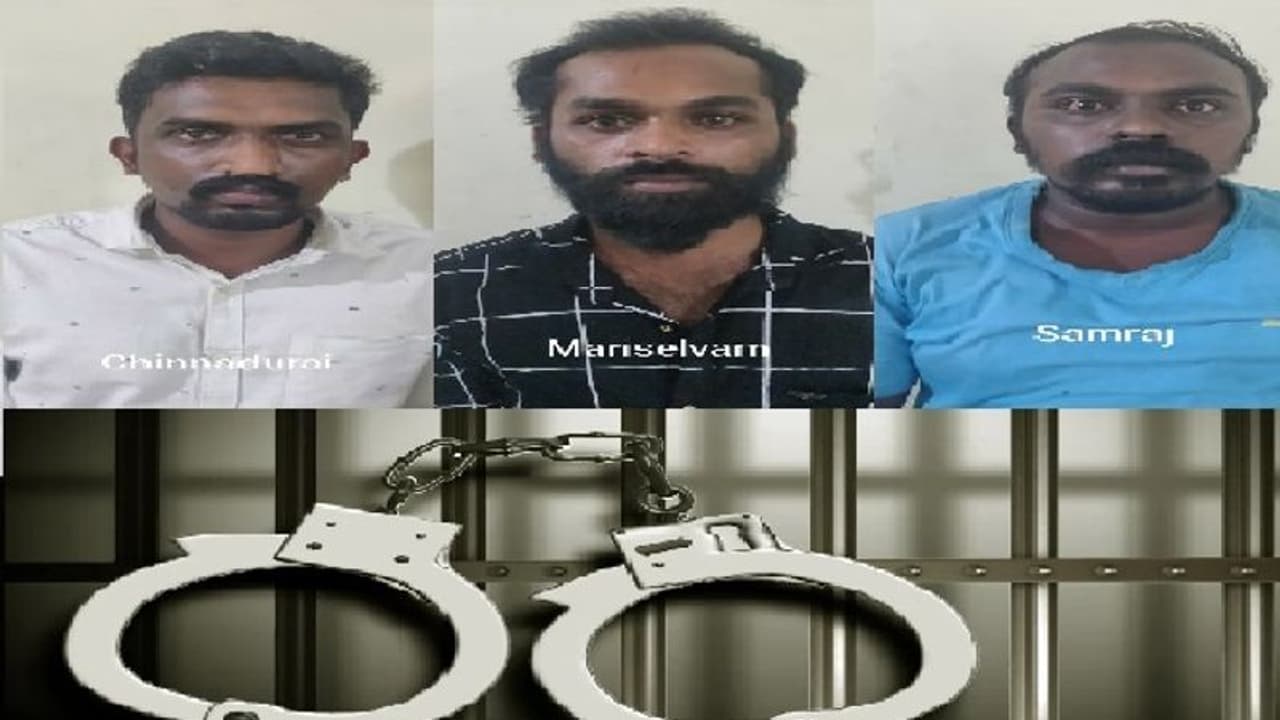 சென்னையில் பரபரப்பு... போலீசாரின் திடீர் ரெய்ட்... நாட்டுத் துப்பாகியுடன் மூவர் கைது!! சென்னையில் பரபரப்பு... போலீசாரின் திடீர் ரெய்ட்... நாட்டுத் துப்பாகியுடன் மூவர் கைது!!