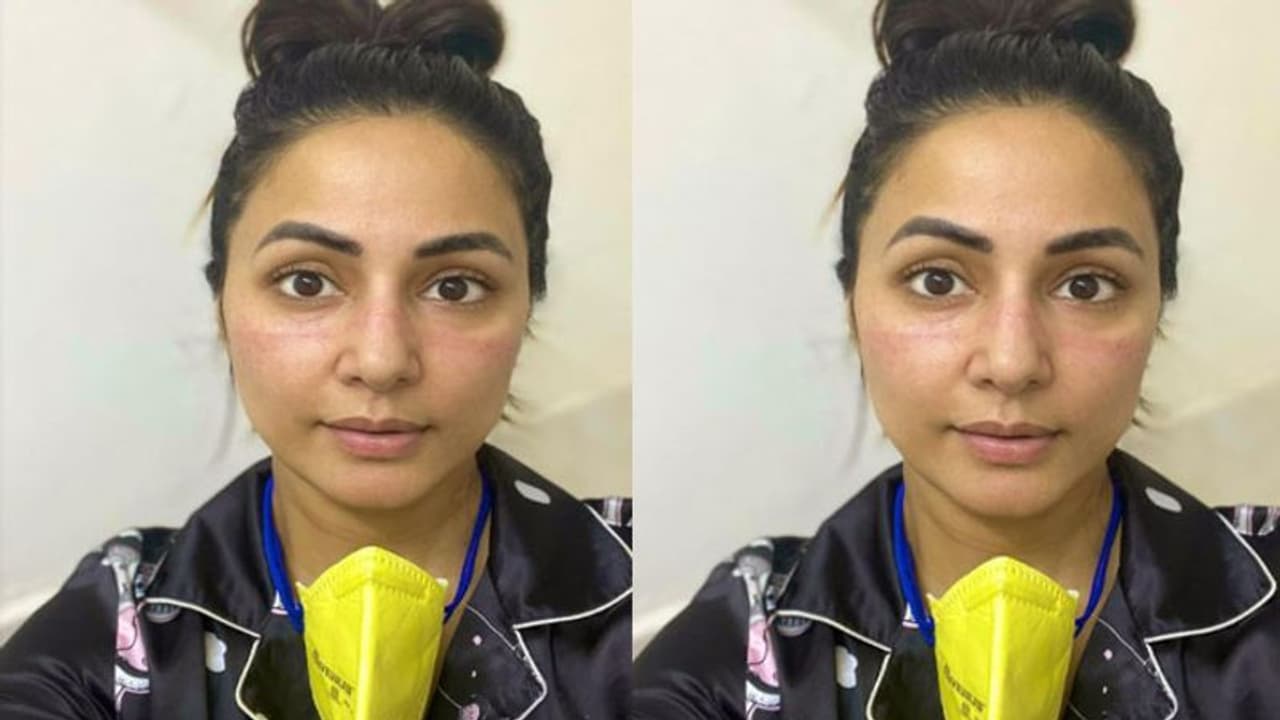 Hina Khan के पूरे परिवार को हुआ कोरोना, 24 घंटे मास्क पहन फैमिली को संभाल रही अदाकारा, फैंस बोले आप फाइटर हो Hina Khan के पूरे परिवार को हुआ कोरोना, 24 घंटे मास्क पहन फैमिली को संभाल रही अदाकारा, फैंस बोले आप फाइटर हो