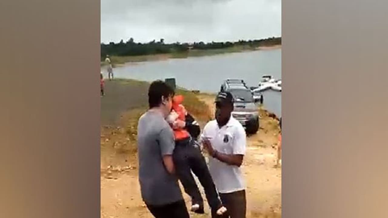 ब्राजील में बड़ा हादसा: चट्टान टूटकर नाव में गिरी, 7 लोगों की मौत, कई लापता ब्राजील में बड़ा हादसा: चट्टान टूटकर नाव में गिरी, 7 लोगों की मौत, कई लापता