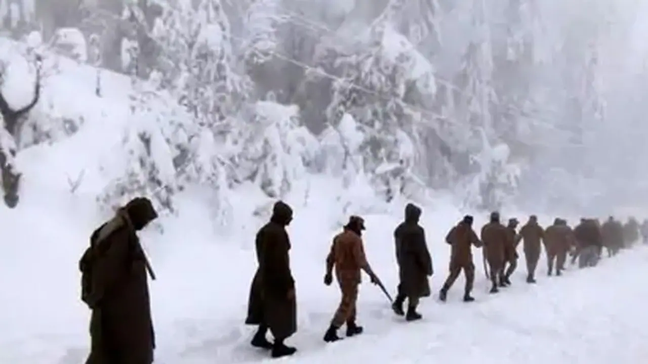 Indian Freeze Death: ಅಮೆರಿಕಾ ಕೆನಡಾ ಗಡಿಯಲ್ಲಿ ಕೊರೆವ ಚಳಿಗೆ ಮಗು ಸೇರಿ ನಾಲ್ವರು ಭಾರತೀಯರ ಬಲಿ Indian Freeze Death: ಅಮೆರಿಕಾ ಕೆನಡಾ ಗಡಿಯಲ್ಲಿ ಕೊರೆವ ಚಳಿಗೆ ಮಗು ಸೇರಿ ನಾಲ್ವರು ಭಾರತೀಯರ ಬಲಿ