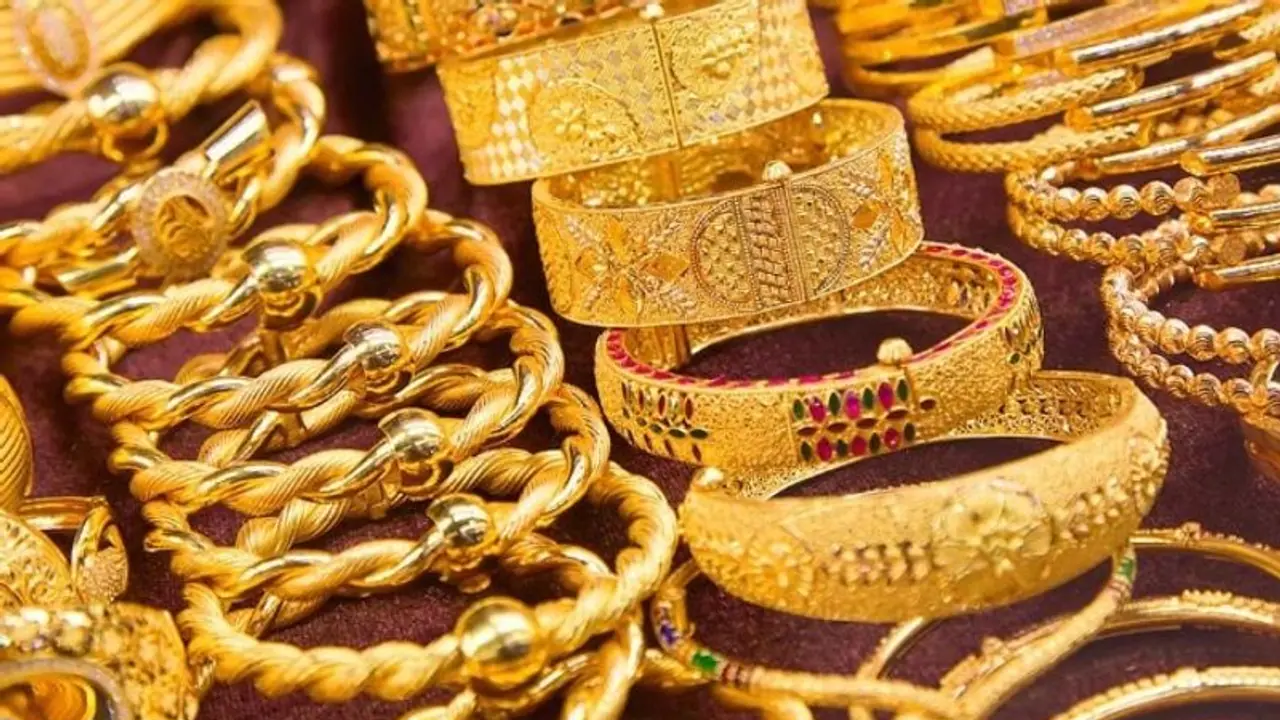 Gold Price Today : സ്വർണവില മൂന്ന് ദിവസമായി മാറ്റമില്ലാതെ തുടരുന്ന ശേഷം ഇന്ന് വീണ്ടും ഇടിഞ്ഞു Gold Price Today : സ്വർണവില മൂന്ന് ദിവസമായി മാറ്റമില്ലാതെ തുടരുന്ന ശേഷം ഇന്ന് വീണ്ടും ഇടിഞ്ഞു