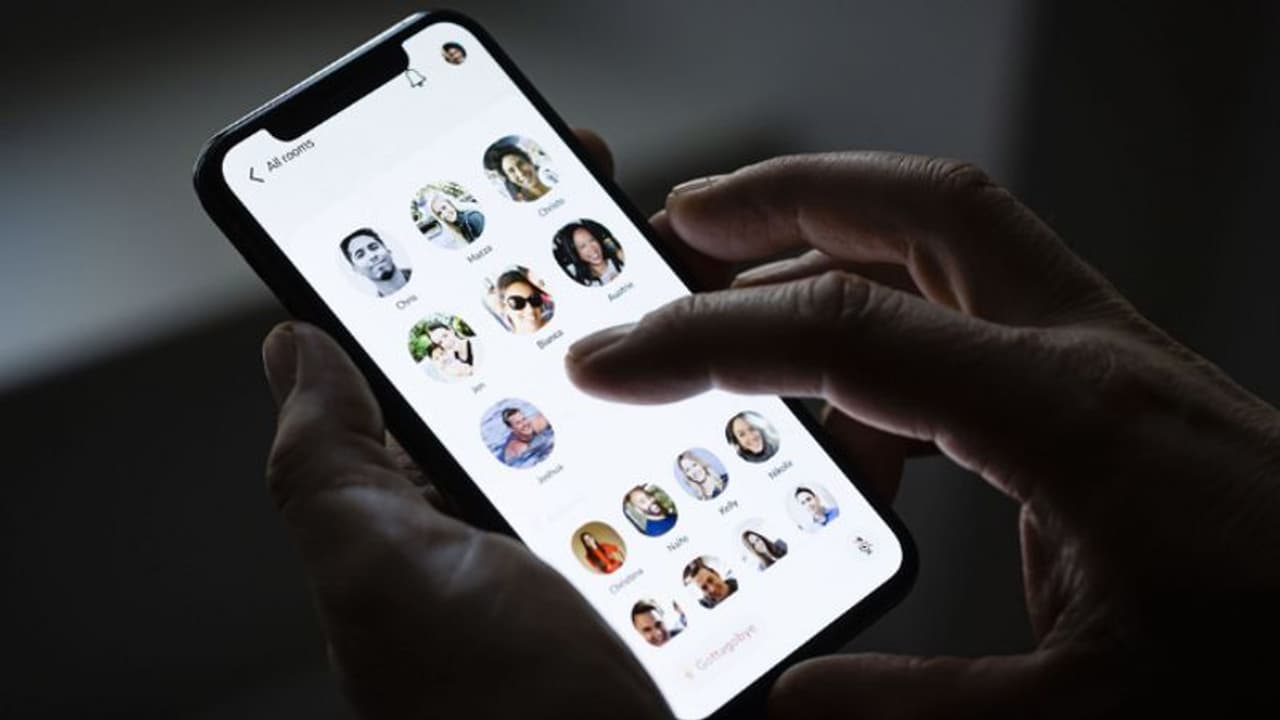 Clubhouse : 'നിയമലംഘനങ്ങള് അനുവദിക്കില്ല'; നയം വ്യക്തമാക്കി ക്ലബ്ഹൗസ് Clubhouse : 'നിയമലംഘനങ്ങള് അനുവദിക്കില്ല'; നയം വ്യക്തമാക്കി ക്ലബ്ഹൗസ്