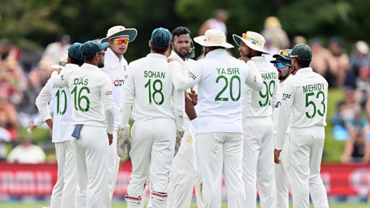 NZ vs BAN : മണ്ടത്തരങ്ങളുടെ ഘോഷയാത്ര, ഒരു പന്തില് ഏഴ് റണ്സ് എറിഞ്ഞുനല്കി ബംഗ്ലാദേശ്! വീഡിയോ NZ vs BAN : മണ്ടത്തരങ്ങളുടെ ഘോഷയാത്ര, ഒരു പന്തില് ഏഴ് റണ്സ് എറിഞ്ഞുനല്കി ബംഗ്ലാദേശ്! വീഡിയോ