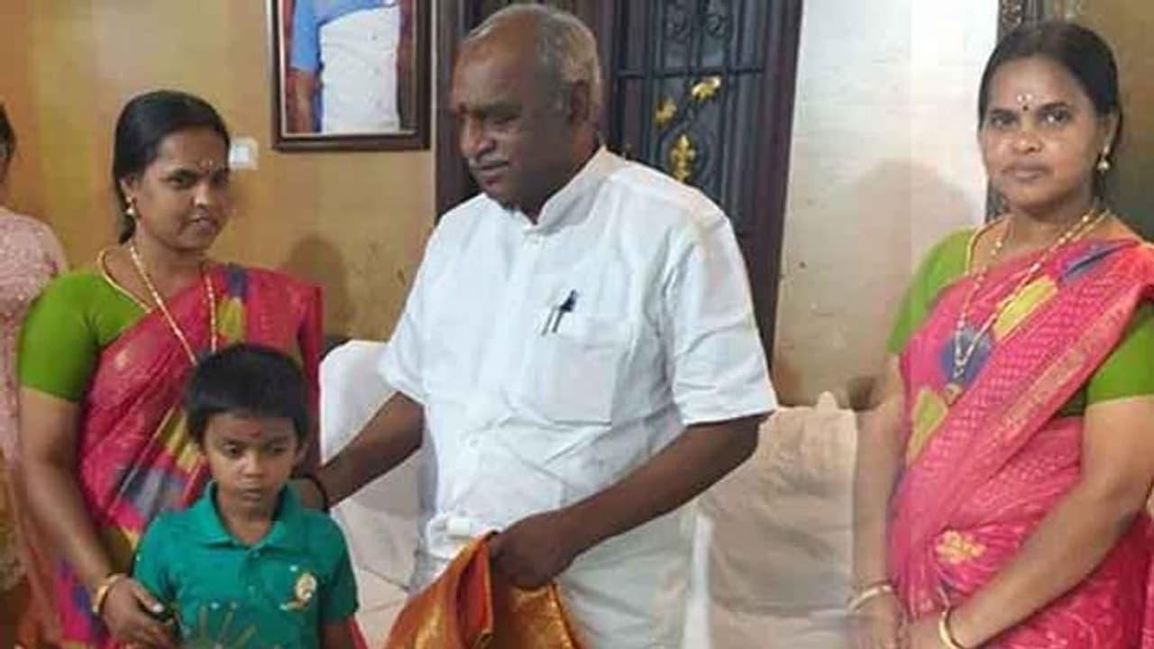 பாஜகவில் இணைந்த கூலிப்படைத் தலைவன் படப்பை குணா மனைவி.. அடுத்த நாளே ஸ்கெட்ச் போட்டு தூக்கிய போலீஸ்.!