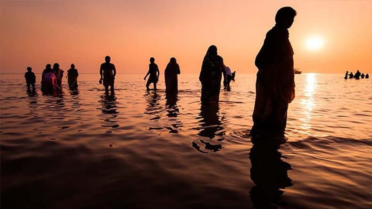 Makar Sankranti 2022: 14 जनवरी यानी मकर संक्रांति से सूर्य होगा उत्तरायण, जानिए इस पर्व से जुड़ी 8 खास बातें Makar Sankranti 2022: 14 जनवरी यानी मकर संक्रांति से सूर्य होगा उत्तरायण, जानिए इस पर्व से जुड़ी 8 खास बातें