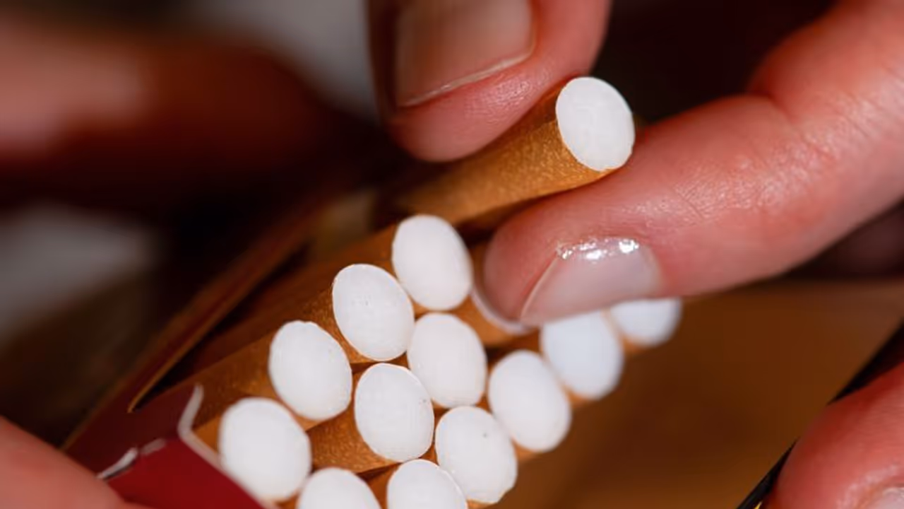 దారుణం : సిగరెట్ ఇవ్వలేదని.. ఇద్దరిపై దాడి, ఒకరు మృతి..  దారుణం : సిగరెట్ ఇవ్వలేదని.. ఇద్దరిపై దాడి, ఒకరు మృతి..