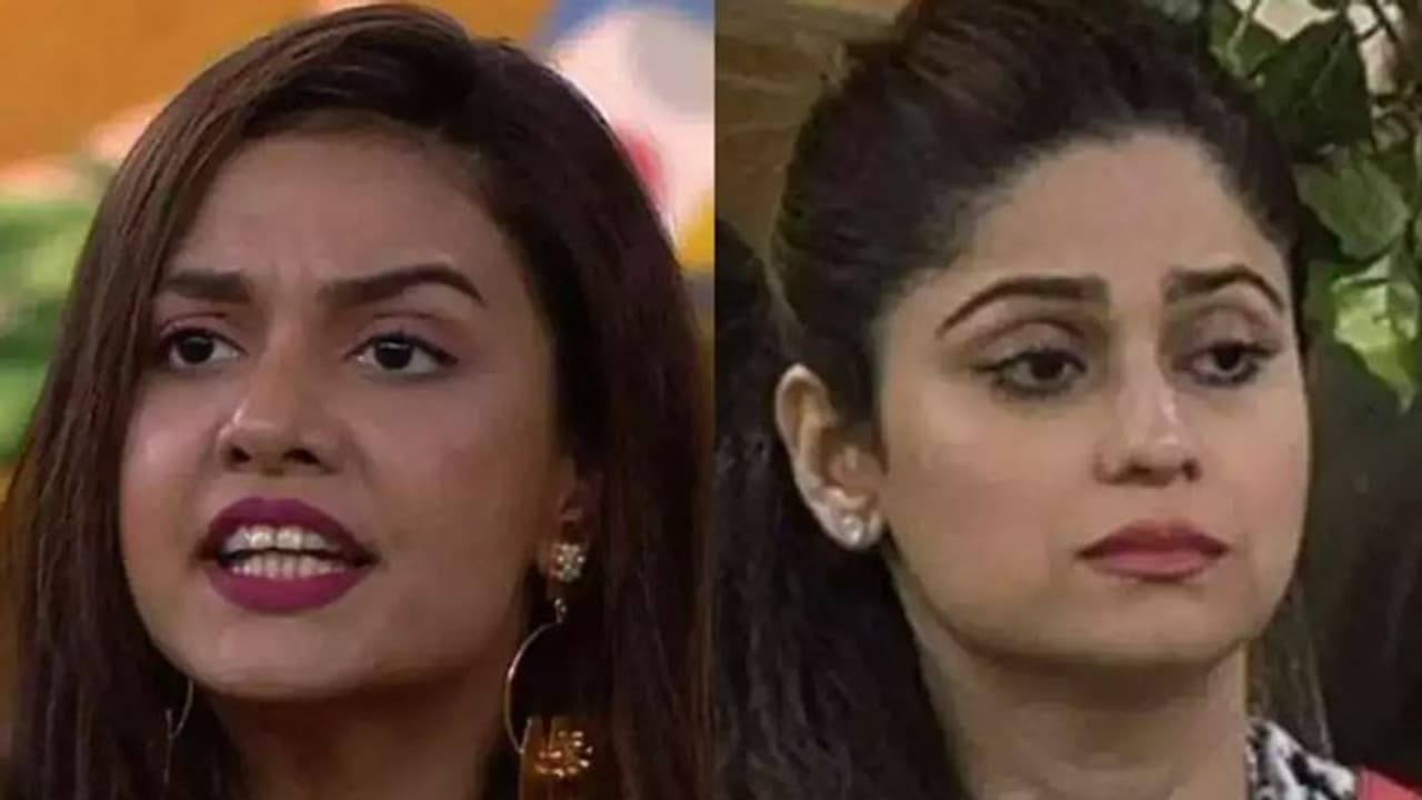 Bigg Boss 15 Updates: Divya Agarwal ने उतारी Shamita Shetty की लू, बोली कुछ भी कर लें नहीं जीत पाएंगी Bigg Boss 15 Updates: Divya Agarwal ने उतारी Shamita Shetty की लू, बोली कुछ भी कर लें नहीं जीत पाएंगी
