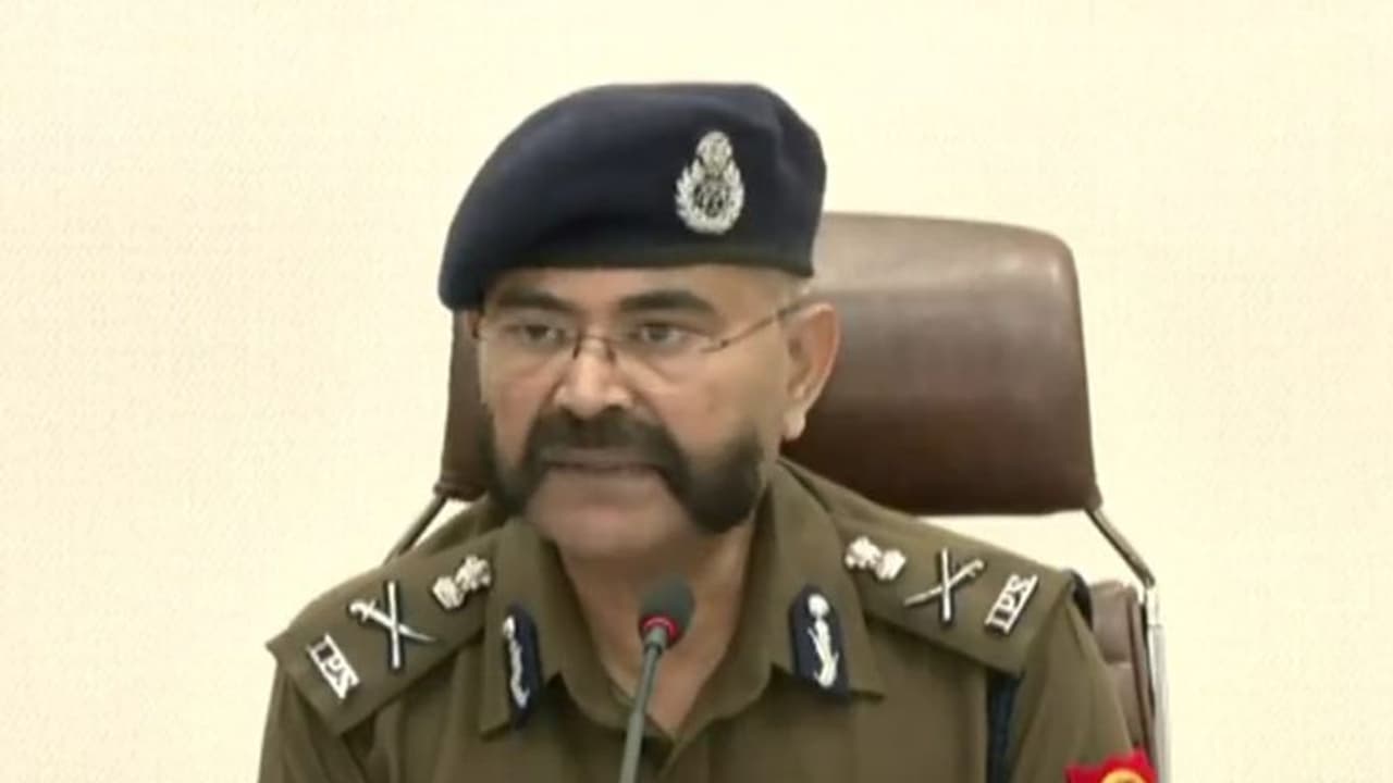 पुलिस प्रशासन के लिए फिर चुनौती बन सकता है आने वाला शुक्रवार, चार दिन में इतने लोगों की हुई गिरफ्तारी पुलिस प्रशासन के लिए फिर चुनौती बन सकता है आने वाला शुक्रवार, चार दिन में इतने लोगों की हुई गिरफ्तारी