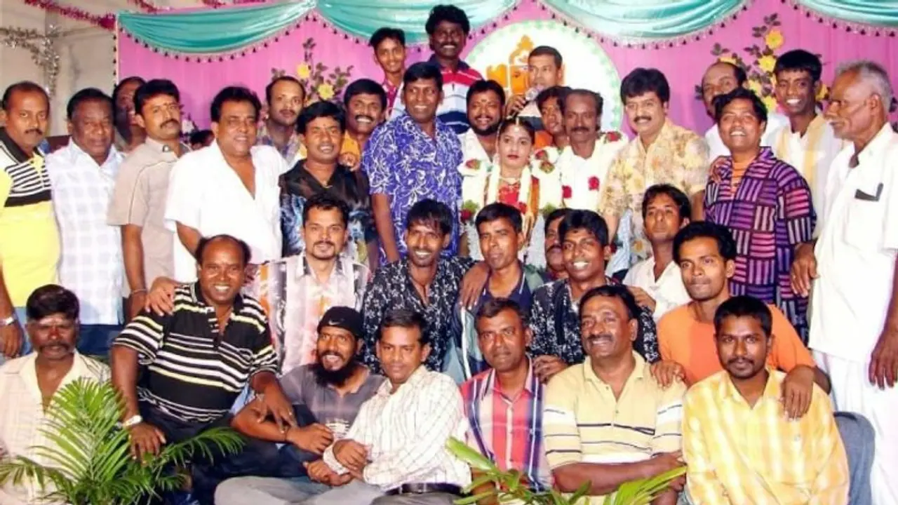 இது வேறலெவல் போட்டோவா இருக்கே!! எல்லா காமெடியன்ஸும் இருக்காங்க... ஆனா 2 பேர் மட்டும் மிஸ்சிங்