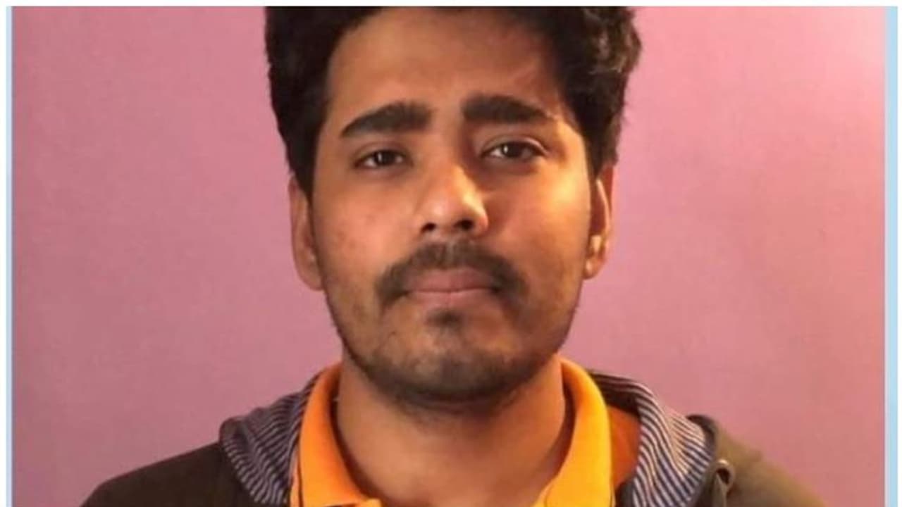 Sulli Deals Case : गिरफ्तार ओंकारेश्वर के पिता ने कहा बेटे पर लगाए आरोप झूठे, पुलिस बोली पुख्ता सबूत हैं Sulli Deals Case : गिरफ्तार ओंकारेश्वर के पिता ने कहा बेटे पर लगाए आरोप झूठे, पुलिस बोली पुख्ता सबूत हैं