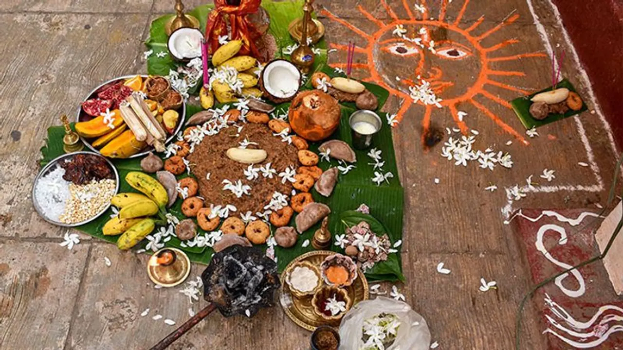 Pongal 2022: 14 जनवरी को मनाया जाएगा पोंगल, ये है दक्षिण भारत का प्रमुख त्योहार, जानिए इससे जुड़ी खास बातें Pongal 2022: 14 जनवरी को मनाया जाएगा पोंगल, ये है दक्षिण भारत का प्रमुख त्योहार, जानिए इससे जुड़ी खास बातें