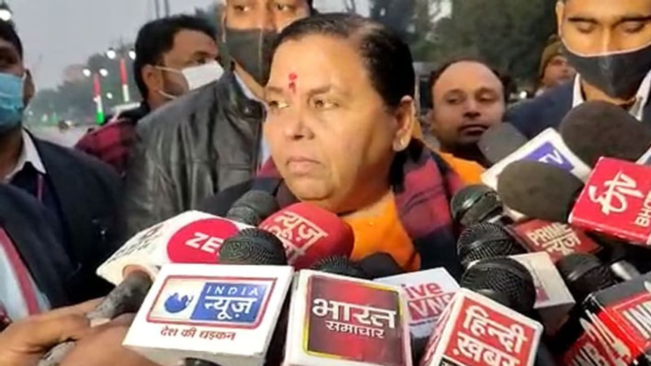 वाराणसी में उमा भारती ने कहा अखिलेश ने जातिवाद तो किया और जाति में भी परिवारवाद किया वाराणसी में उमा भारती ने कहा अखिलेश ने जातिवाद तो किया और जाति में भी परिवारवाद किया