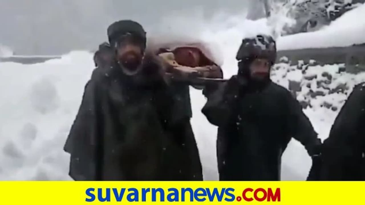 ಹಿಮಪಾತ, ರಸ್ತೆ ಸ್ಥಗಿತ : ಗರ್ಭಿಣಿಯನ್ನು ಸ್ಟ್ರೆಚರ್‌ನಲ್ಲಿ ಹೊತ್ತು ಆಸ್ಪತ್ರೆ ಸೇರಿಸಿದ ಸೇನೆ