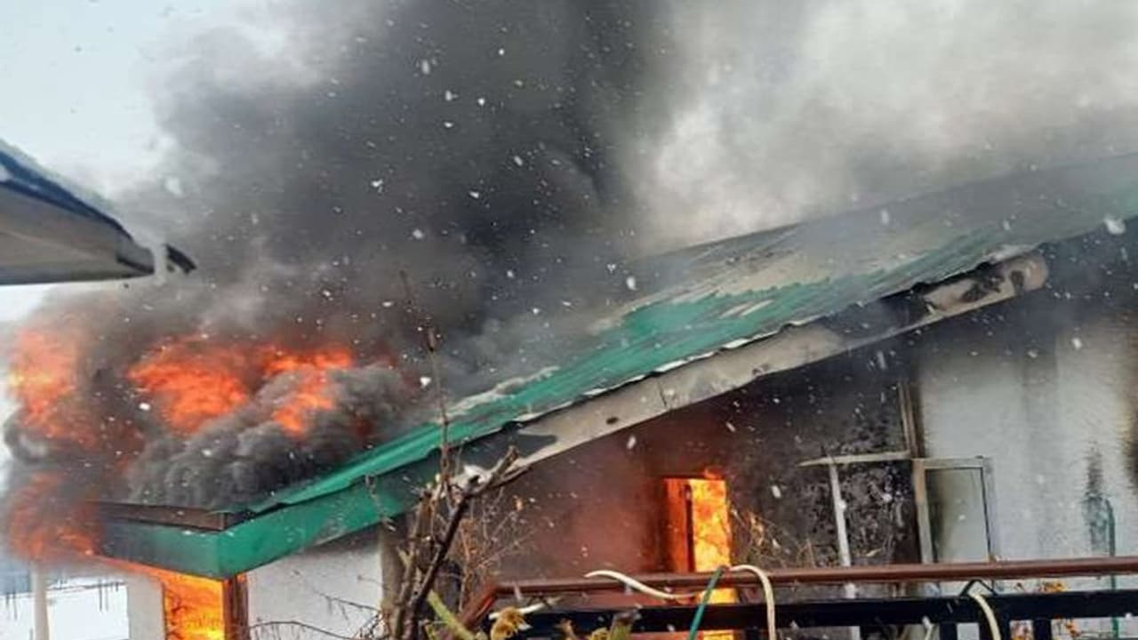 हिमाचल में हुआ ऐसा हादसा.. 2 मिनट में धुंआ हुई लाखों की संपत्ति..मौत के मुंह से बाल बाल बचा पूरा परिवार हिमाचल में हुआ ऐसा हादसा.. 2 मिनट में धुंआ हुई लाखों की संपत्ति..मौत के मुंह से बाल बाल बचा पूरा परिवार