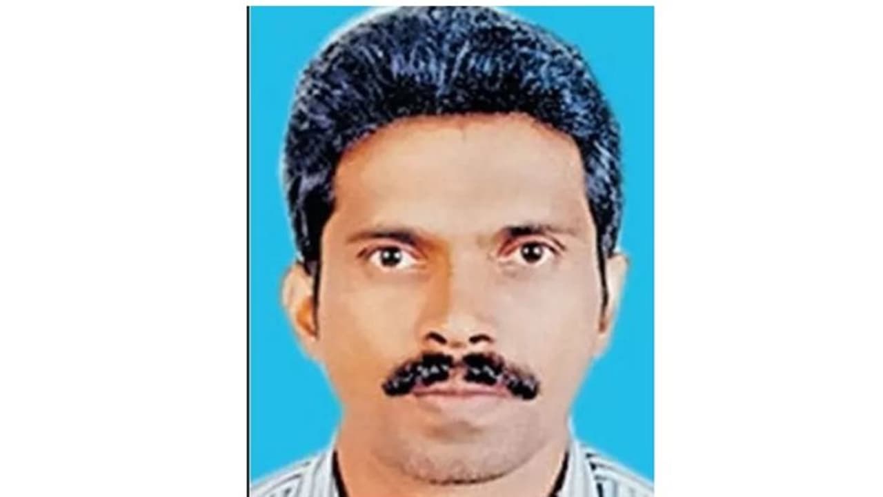 Expat died : ഫോര്ക്ക് ലിഫ്റ്റ് ശരീരത്തില് തട്ടി പ്രവാസി മലയാളി മരിച്ചു Expat died : ഫോര്ക്ക് ലിഫ്റ്റ് ശരീരത്തില് തട്ടി പ്രവാസി മലയാളി മരിച്ചു