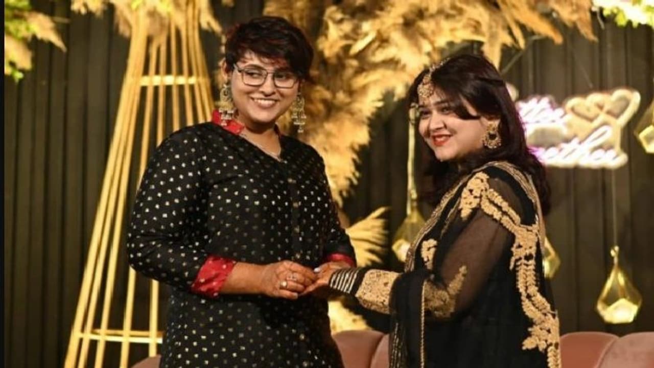 LGBTQ marriage: সমাজের চোখে চোখ রেখে একসঙ্গে চলার প্রতিশ্রুতি, আংটি বদল দুই বঙ্গতনয়ার LGBTQ marriage: সমাজের চোখে চোখ রেখে একসঙ্গে চলার প্রতিশ্রুতি, আংটি বদল দুই বঙ্গতনয়ার