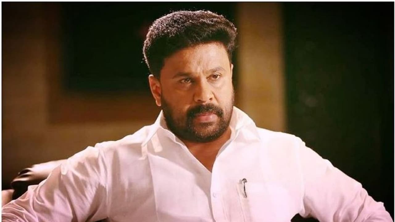 మరోసారి తెరపైకి లైంగిక వేధింపుల కేసు.. మలయాళ స్టార్ హీరోపై నాన్ బెయిలబుల్ కేసు. మరోసారి తెరపైకి లైంగిక వేధింపుల కేసు.. మలయాళ స్టార్ హీరోపై నాన్ బెయిలబుల్ కేసు.