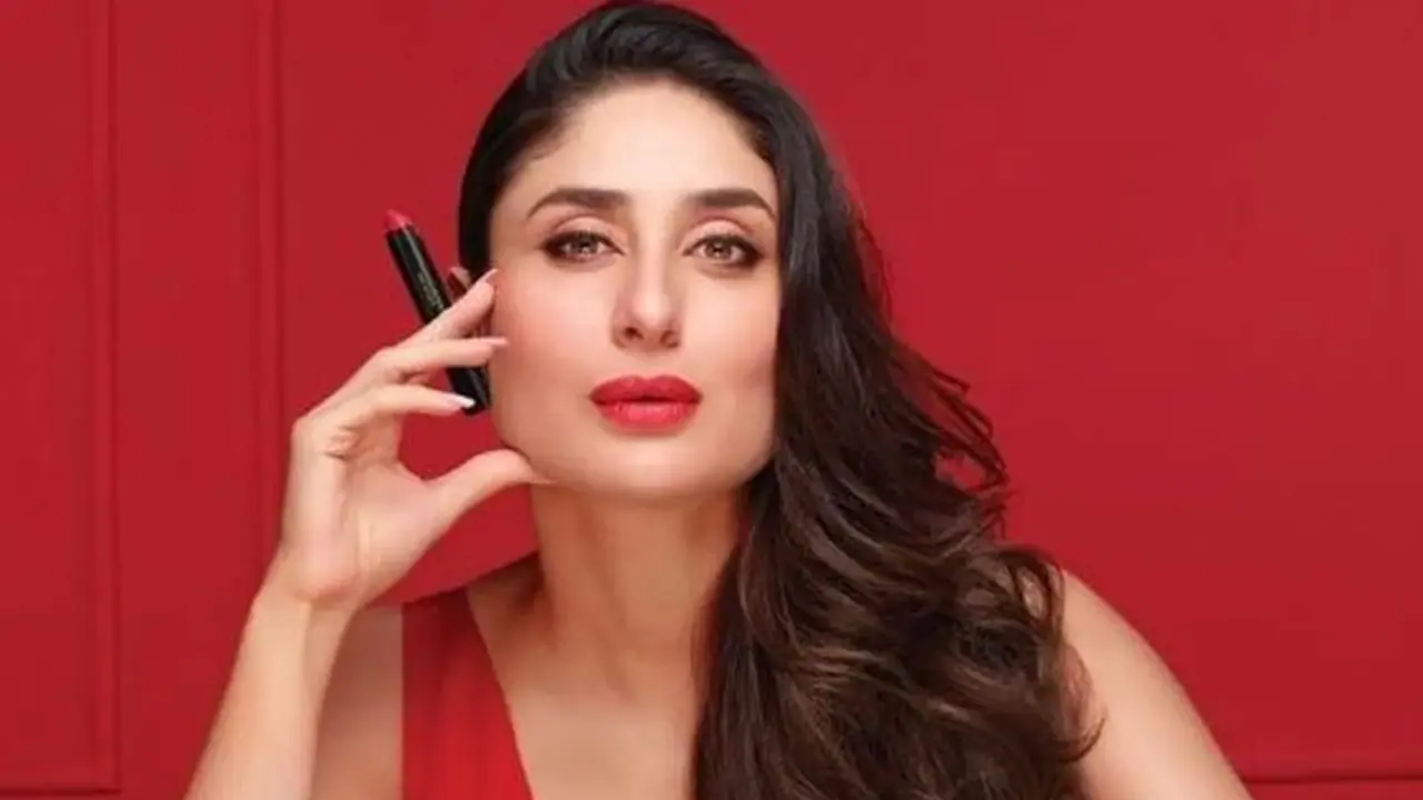 कोरोना के कारण रूकी Kareena Kapoor की नई फिल्म की शूटिंग, Sujoy Ghosh की इस थ्रिलर मूवी में आएंगी नजर कोरोना के कारण रूकी Kareena Kapoor की नई फिल्म की शूटिंग, Sujoy Ghosh की इस थ्रिलर मूवी में आएंगी नजर