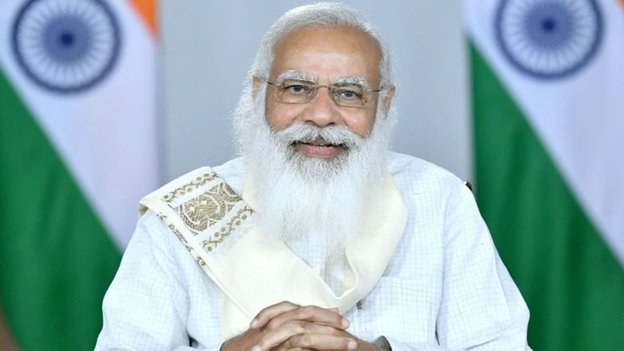 கோவிலில் வேலை செய்பவர்களுக்கு… ‘சர்ப்ரைஸ்’ கொடுத்த.. பிரதமர் ‘மோடி’...!!