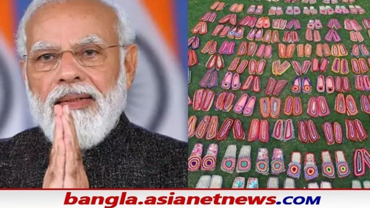 কনকনে ঠান্ডায় কাশী বিশ্বনাথ মন্দির চত্বরে থাকতে হত খালি পায়ে, ১০০ জোড়া পাটের জুতো উপহার মোদীর কনকনে ঠান্ডায় কাশী বিশ্বনাথ মন্দির চত্বরে থাকতে হত খালি পায়ে, ১০০ জোড়া পাটের জুতো উপহার মোদীর