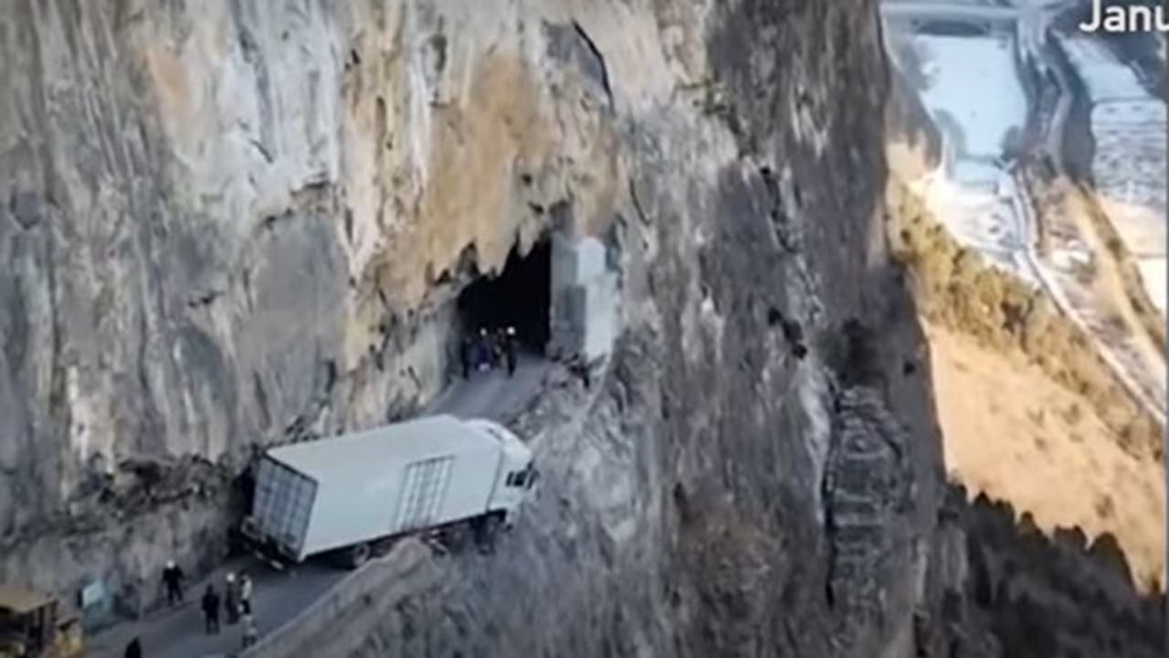 GPS Route ಮ್ಯಾಪ್ ಹೇಳಿದ್ದು ಕಣ್ಮುಚ್ಚಿ ನಂಬಬೇಡಿ, ಜಿಪಿಎಸ್ ರಸ್ತೆಯಲ್ಲಿ ಸಂಚರಿಸಿದ ಟ್ರಕ್ ಡ್ರೈವರ್ ಬದುಕುಳಿದಿದ್ದೆ ಅದೃಷ್ಠ!